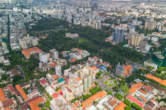 Vì sao khó kéo giảm giá nhà?