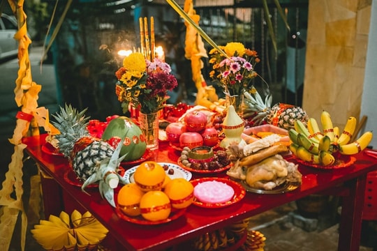 Vợ chồng thầy cúng vờ 'Thánh nhập', lừa tiền hai chị em suốt 5 năm