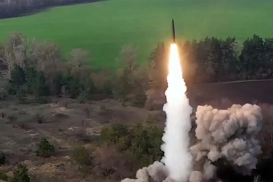 Thao trường Ukraine hứng đòn hiệp đồng bằng tên lửa Iskander