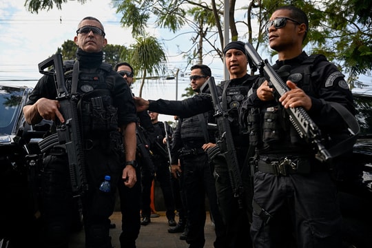 Bang ở Brazil treo thưởng cho cảnh sát bắn hạ tội phạm