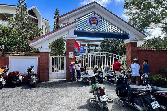 Đình chỉ việc hiệu trưởng vụ tố thực phẩm 'bẩn' vào bữa ăn bán trú