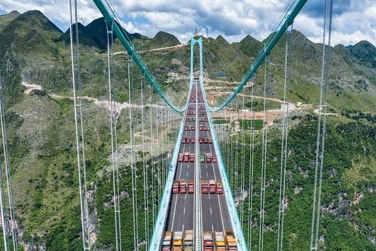 Trung Quốc sắp thông xe cầu cao nhất thế giới