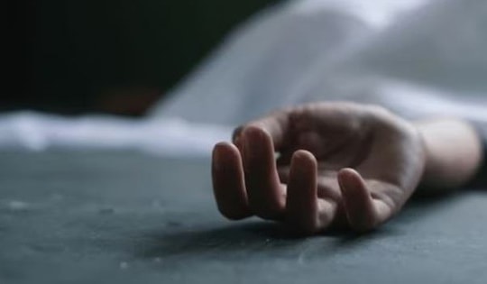 Bé gái 10 tuổi ngất xỉu, tử vong tại trường học, gia đình phẫn nộ