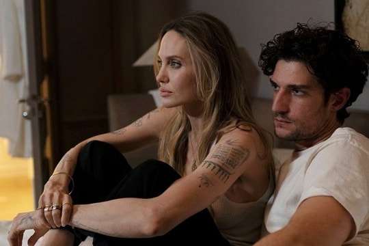 Phim của Angelina Jolie bị chê