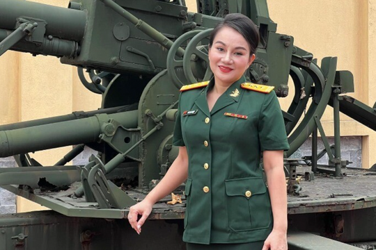 Nữ NSND từng là thợ may, giờ mang quân hàm Thượng tá