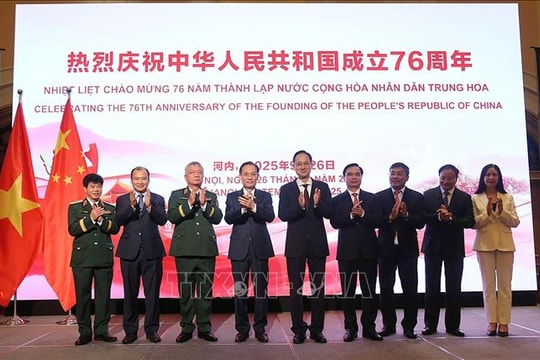 Tiệc chiêu đãi Kỷ niệm 76 năm ngày thành lập nước Cộng hòa nhân dân Trung Hoa