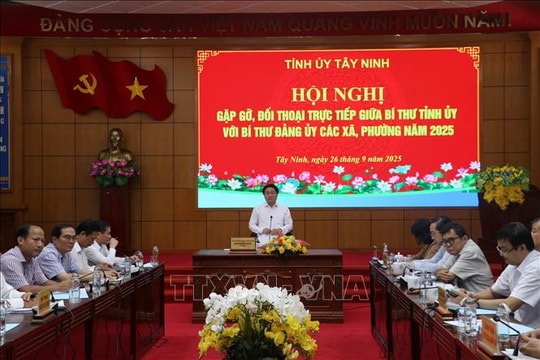 Người đứng đầu cấp ủy đối thoại trực tiếp để giải quyết vướng mắc từ cơ sở