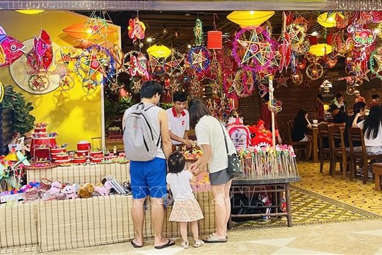 Rộn ràng không khí Trung thu, níu giữ ký ức xưa trong nhịp sống hôm nay