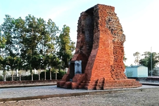 Khu tháp cổ nghìn năm tuổi... mưa lớn là ngập: Phương án bảo vệ ra sao?