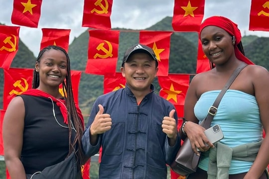 “Nghiện” điệu múa của chàng trai dân tộc, khách Tây hứa quay lại Việt Nam