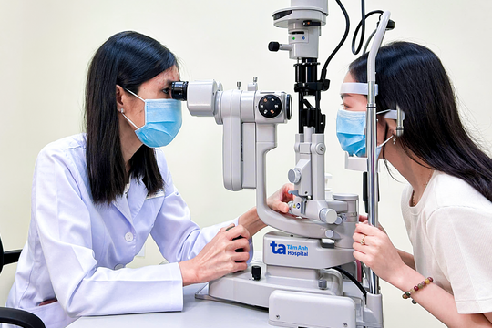 Xóa cận 5 độ kèm loạn thị cho cô gái trẻ