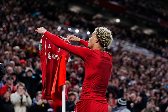 5 màn ăn mừng thảm họa trong bóng đá