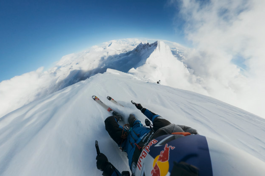 VĐV Ba Lan lập kỳ tích trượt tuyết tại đỉnh Everest