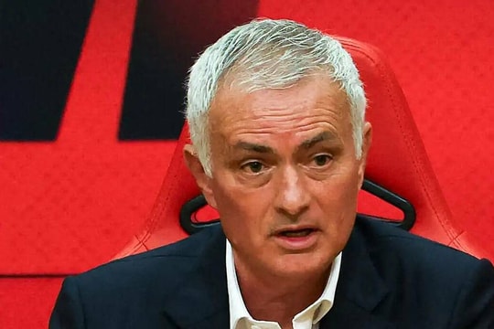 Mourinho nhận lương thấp nhất trong 21 năm