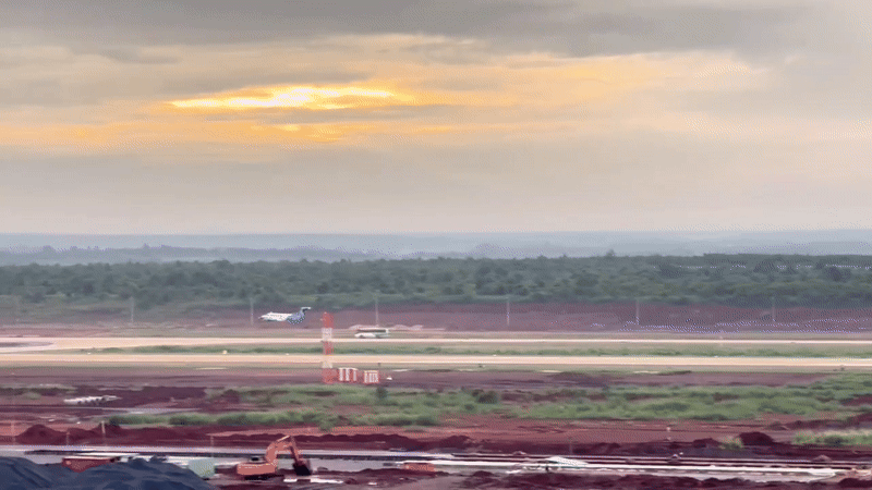 Chuyên cơ Beechcraft B300 lần đầu tiếp cận đường băng Long Thành