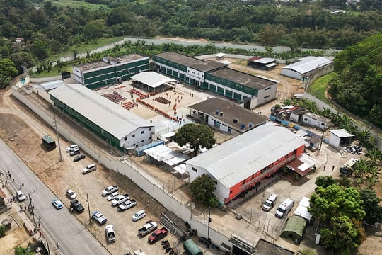 Băng đảng hành quyết nhau trong nhà tù Ecuador