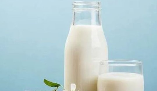 3 em nhỏ trong một gia đình tử vong sau khi uống sữa