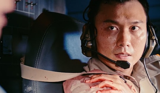 Hôn nhân đời thực của 'nam thần' VFC vừa vào vai cơ trưởng bản lĩnh trong 'Tử chiến trên không'