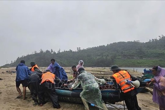 Thủ tướng Chính phủ yêu cầu tập trung ứng phó với bão số 10