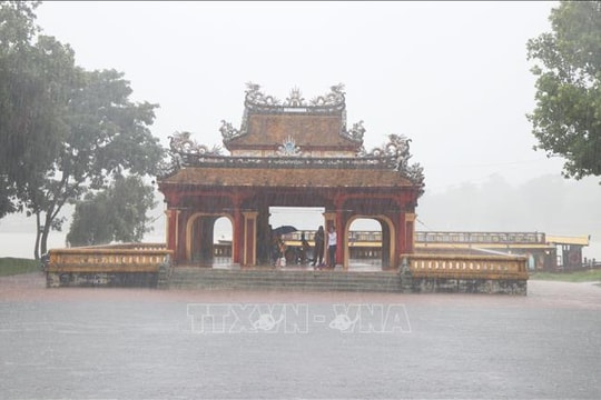 Tiến sĩ Mai Văn Khiêm: Dự báo bão số 10 sẽ gây mưa rất lớn ở Bắc Bộ