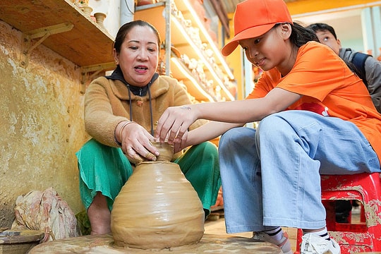 Làng gốm Thanh Hà là 'Điểm du lịch cộng đồng tốt nhất' Việt Nam