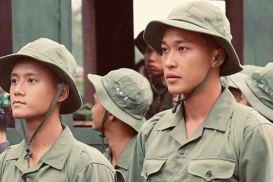 Từ 'Mùi cỏ cháy' đến 'Mưa đỏ'