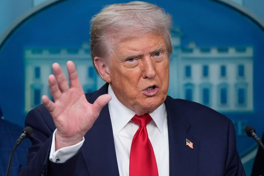 Ông Trump muốn áp thuế với thiết bị điện tử chứa chip