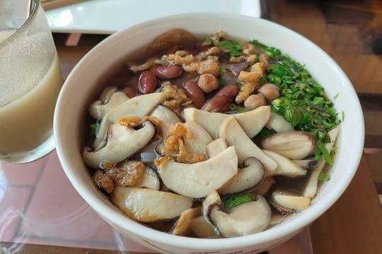 Mẹ ăn chay nên cho con bú thế nào