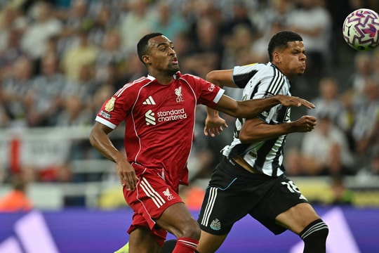 Gravenberch - 'vũ khí' mới từ tuyến giữa của Liverpool