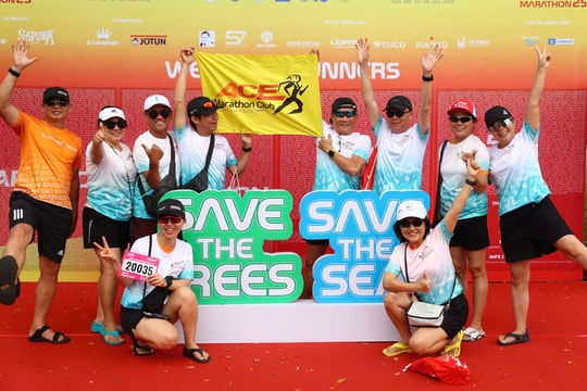 Hàng nghìn runner đổ về Cần Giờ nhận Bib giải HDBank Green Marathon