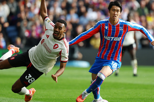 Liverpool thua trận đầu tại Ngoại hạng Anh