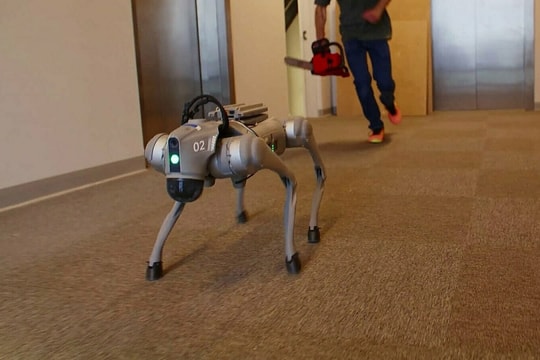 Robot AI vẫn chạy dù bị cưa chân