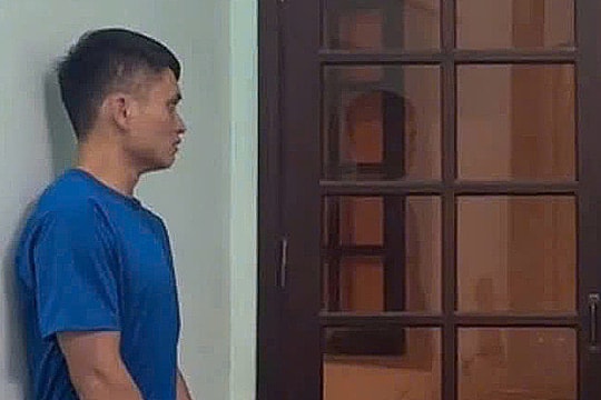 Bám theo cô gái để hiếp dâm