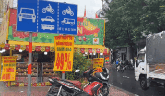 VIDEO: Bánh trung thu tại TP HCM rục rịch đại hạ giá