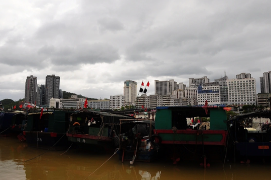 Trung Quốc đóng cửa trường học, sơ tán gần 37.000 người do bão Bualoi