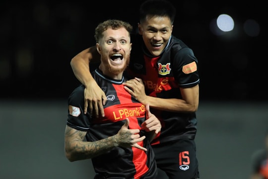 Cận cảnh siêu phẩm sút xa của ngôi sao xin nhập quốc tịch Việt Nam