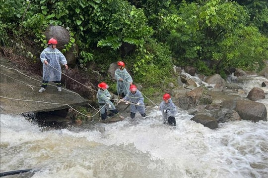 Bão số 10: Tích cực tìm kiếm, cứu nạn tại các khu vực rừng núi