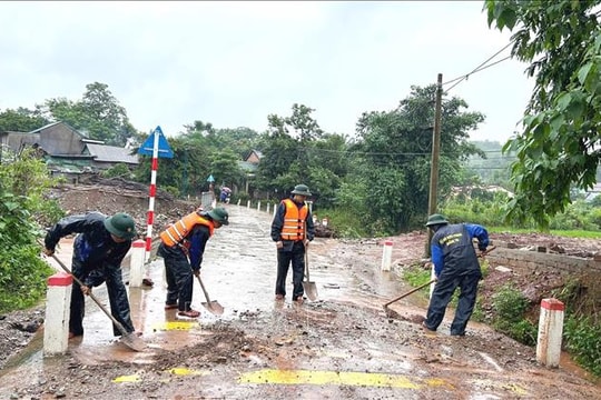 Ứng phó bão số 10: Bộ đội Biên phòng bám sát địa bàn, tích cực hỗ trợ nhân dân