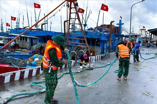 Ứng phó bão số 10: Đoàn công tác của EVNNPT chỉ huy, ứng trực tại vùng tâm bão