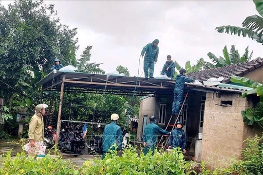 Quảng Trị ghi nhận 6 nhà bị tốc mái, nhiều khu vực bị chia cắt do ảnh hưởng bão số 10