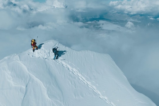 16 tiếng vượt "vùng tử thần", chàng trai Ba Lan lập kỳ tích ở đỉnh Everest