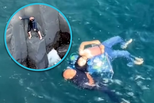 Khách Trung Quốc leo vách đá cứu người ngã xuống biển