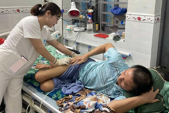 Chữa bệnh miễn phí cho người lạ để trả ơn đời