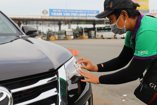 Sát 'giờ G', doanh nghiệp vẫn khó chuyển sang tài khoản giao thông