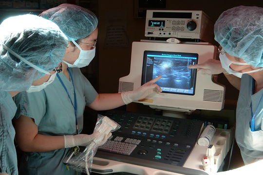 Người trẻ đau khớp vì ngồi nhiều, tập sai cách