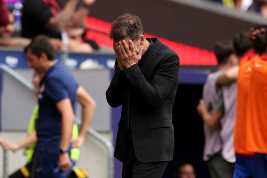 Simeone bật khóc vì bàn thắng vào lưới Real