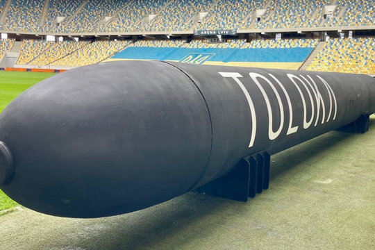 Mẫu tàu lặn khổng lồ có thể giúp Ukraine đe dọa cầu Crimea