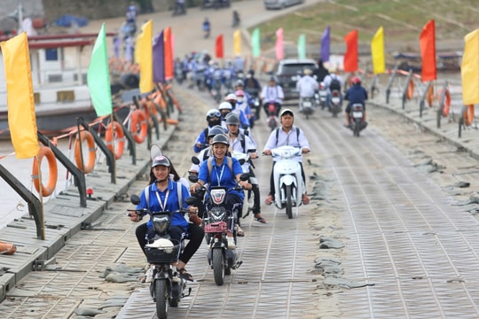 Một năm giữ nhịp cầu phao Phong Châu của bộ đội công binh