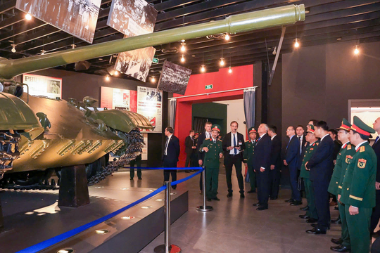 Chủ tịch Duma Quốc gia Nga thăm Bảo tàng Lịch sử Quân sự Việt Nam