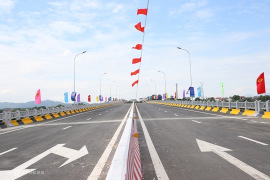 Thông xe cầu Phong Châu sớm ba tháng